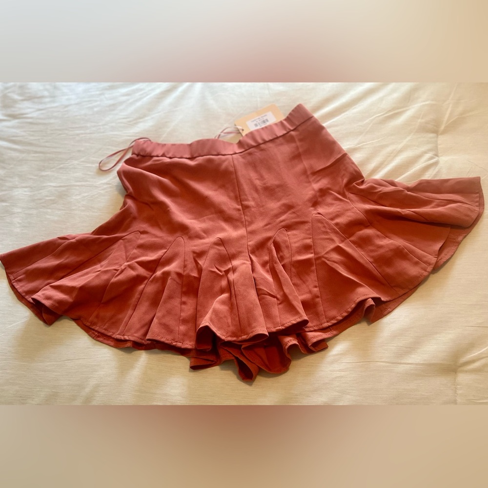 Cute flowy coral colored skort 🪸 Size M